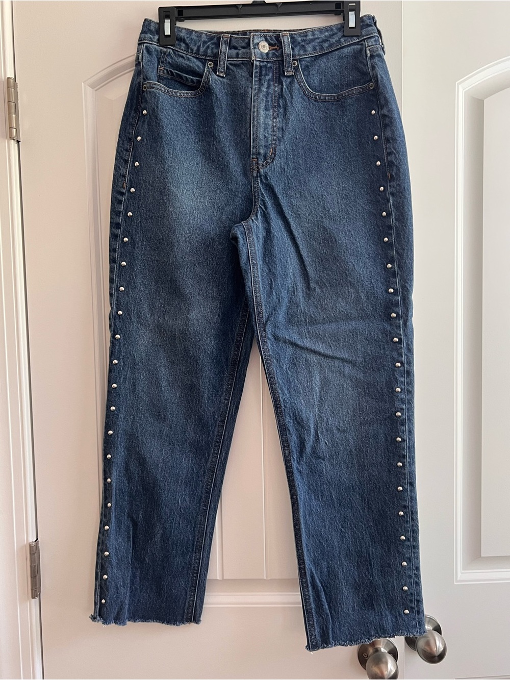 Old Navy Extra High-Waisted Studded Straight Jeans Secret-Smooth Pockets Size 4
